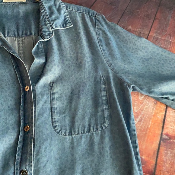 Bella Dahl Animal print Chambray Denim look button up Shirt - Picture 4 of 9
